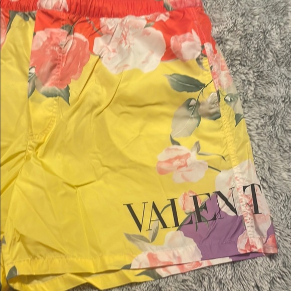 Yellow Floral Mens swim trunks size XL. - Picture 3 of 5